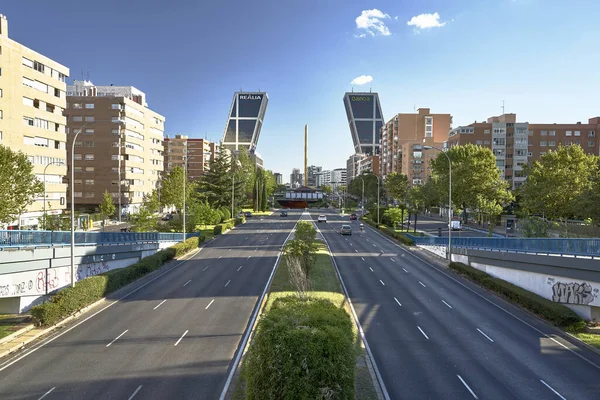 Ağustosta insansız bir şehir.
