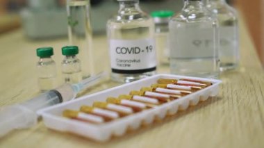 Covid-19 Corona Virüsü 2019-ncov Aşısı, salgın ve salgın COVID Konsepti, Aşı, Covid 19 Corona Virüsü enfeksiyonu tedavisi.