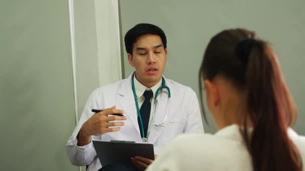 Akıl Sağlığı Psikolog Hastaya Tavsiye Ediyor Coronavirus Veya Covid Durumu — Stok video