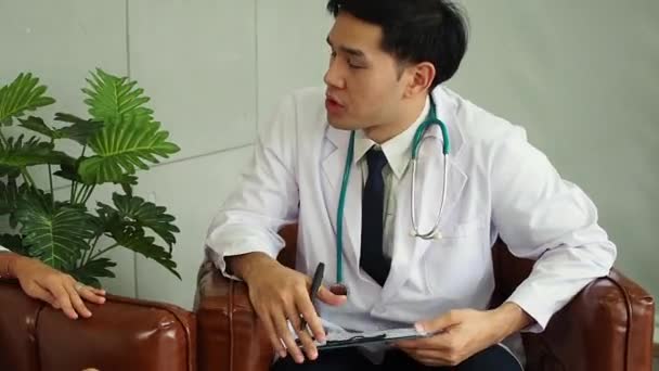 Geestelijke Gezondheid Psycholoog Adviseert Patiënt Werkloosheid Van Economische Problemen Tijdens — Stockvideo