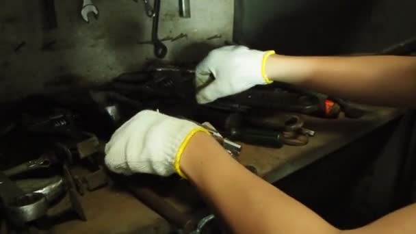 Woman Finding Tools Female Mechanical Garage Female Mechanic Fixing Car — Stock Video
