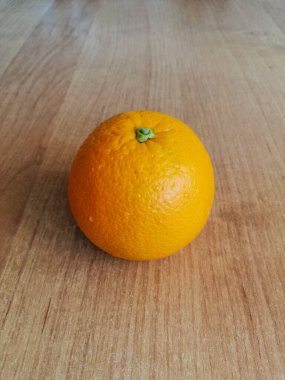 Masadaki portakal.