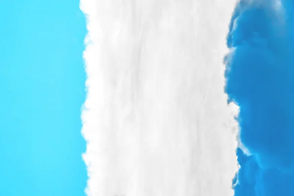 Heldere Dag Abstracte Blauwe Lucht Met Witte Donkere Wolken Achtergrond — Stockfoto