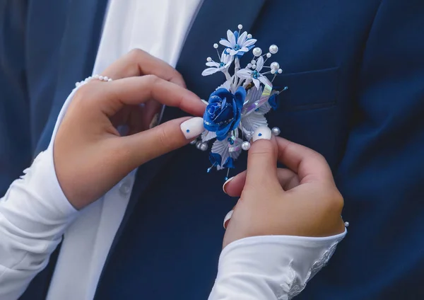 Les Mains Mariée Gants Mariage Touchent Décoration Sous Forme Une — Photo