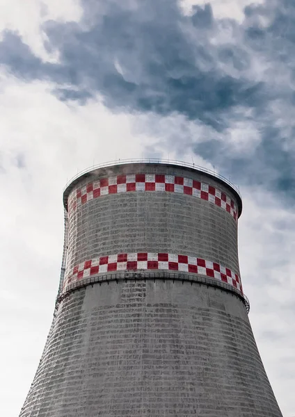 Πύργος Ψύξης Αποθερμαντήρας Καπνός Από Σωλήνα Βιομηχανικής Εγκατάστασης Μονάδας Θερμικής — Φωτογραφία Αρχείου