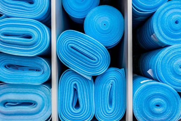 蓝色泡沫辊 工业隔热板 建筑材料 层压板和拼花用胶辊铺地板 — 图库照片