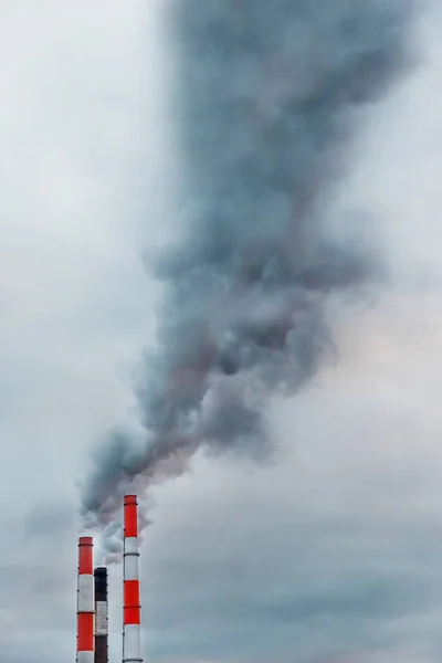 Poluição Ambiental Problema Ambiental Fumaça Chaminé Uma Usina Industrial Termelétrica — Fotografia de Stock