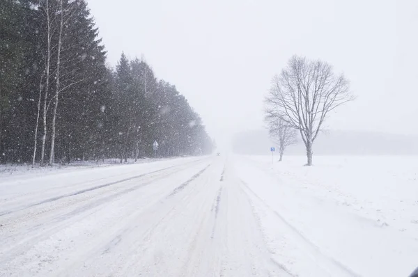 Macchina Stradale Invernale Una Forte Tempesta — Foto Stock