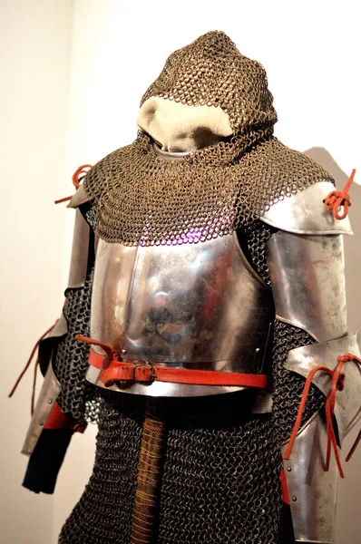 Starożytna Zbroja Rycerska Średniowiecznego Wojownika Muzeum — Zdjęcie stockowe