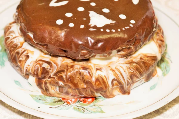 Heerlijke Truffel Cake Met Noten Tafel — Stockfoto