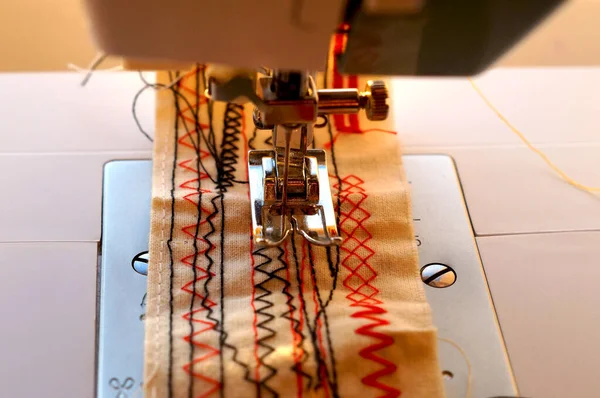 Sewing Modern Sewing Machine — Stock Photo, Image