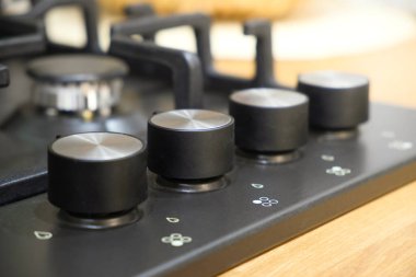 Mutfak ocağının gaz ocağı kontrolleri