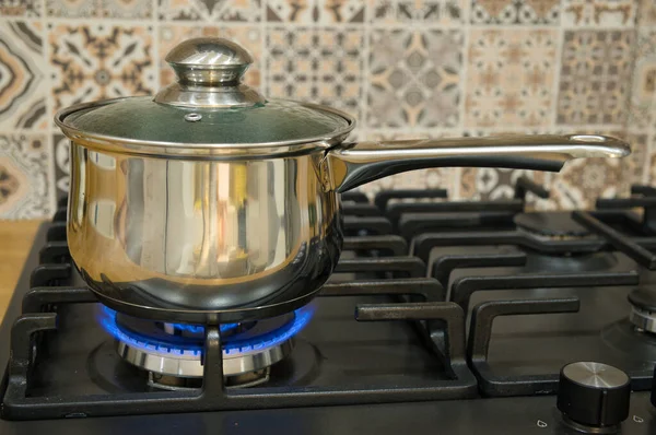 Cooking on a gas stove. The pot on gas burner. — Stock Photo, Image