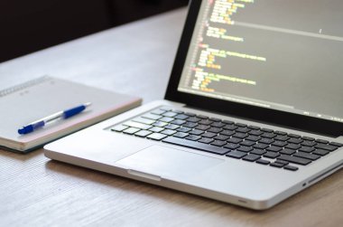 Ofis işleri dizüstü bilgisayar ile