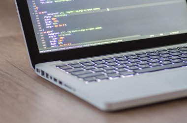 Ofis işleri dizüstü bilgisayar ile