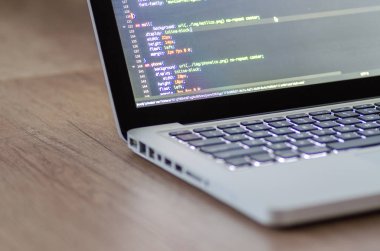 Ofis işleri dizüstü bilgisayar ile