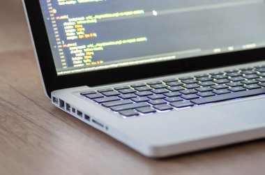 Ofis işleri dizüstü bilgisayar ile