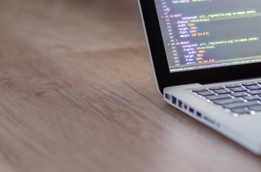 Ofis işleri dizüstü bilgisayar ile