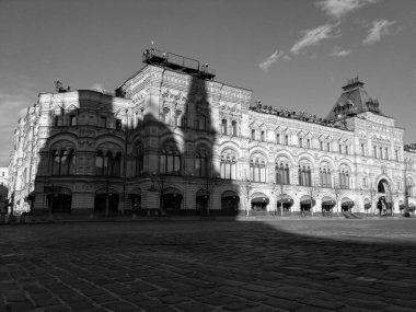 Moskova 'daki Kızıl Meydan' daki GUM binasında gölgeler ve ışık