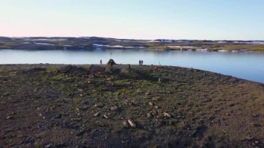 Yeni Dünya Vaigach Rus Kuzey tarihinde dron'un gelen insanlar soğuk vahşi üzerinde görüş.