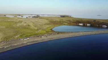 Yeni Dünya Vaigach Rus Kuzey tarihinde dron'un gelen insanlar soğuk vahşi üzerinde görüş.