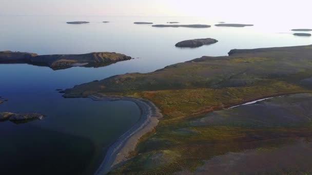 Panorama der kalten Wildnis des arktischen Ozeans auf neuer Erde vaigach russischem Norden. — Stockvideo