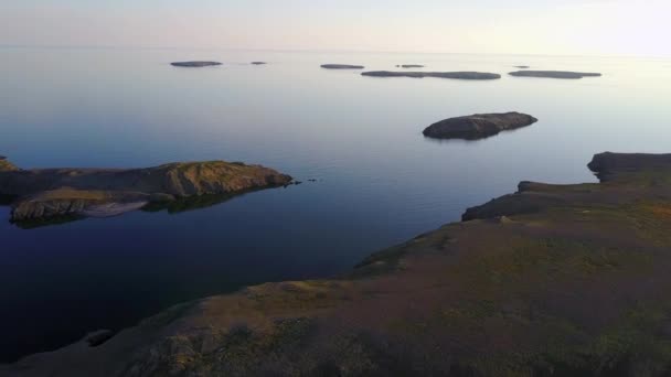 Panorama studené divočina Severního ledového oceánu na nové země Vaigach ruské Severní. — Stock video