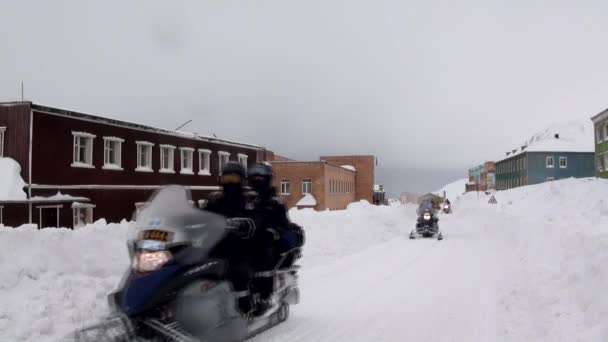 풍경과 스발바르에 Barentsburg의 건물 — 비디오