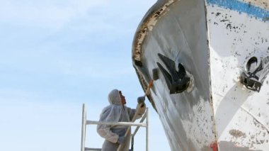 Alt boya fırça metal açık gemi tersanesinde Moskova bağlantı noktası ile.