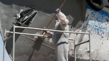 Alt boya fırça metal açık gemi tersanesinde Moskova bağlantı noktası ile.