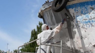 Alt boya fırça metal açık gemi tersanesinde Moskova bağlantı noktası ile.