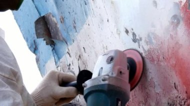 Onarım işlemi Tersanesi, metal boya kapalı çalışma insanlar gözyaşı.