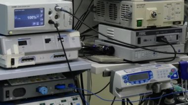 Ameliyathane içinde karın laparoskopi için profesyonel Tıbbi donatım.