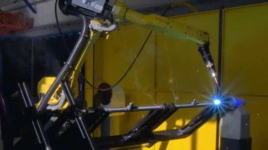 Demir lazer argon fabrikasında endüstriyel Cnc makine üzerinde kaynak metal.