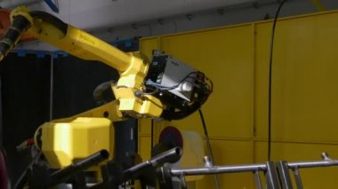 Demir lazer argon fabrikasında endüstriyel Cnc makine üzerinde kaynak metal.