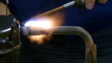 Fabrikada kaynak metal demir.