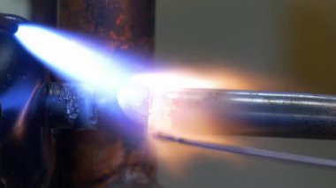 Fabrikada kaynak metal demir.