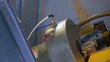 Metal bakır borular tüpler endüstriyel makinede kesme ve bükme.