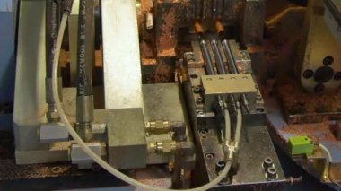 Metal bakır borular tüpler endüstriyel makinede kesme ve bükme.