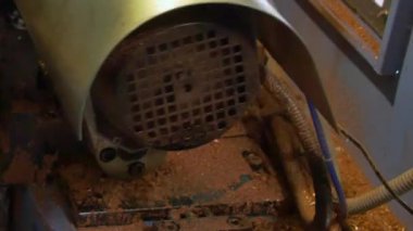 Metal bakır borular tüpler endüstriyel makinede kesme ve bükme.