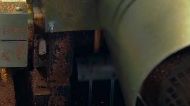 Metal bakır borular tüpler endüstriyel makinede kesme ve bükme.