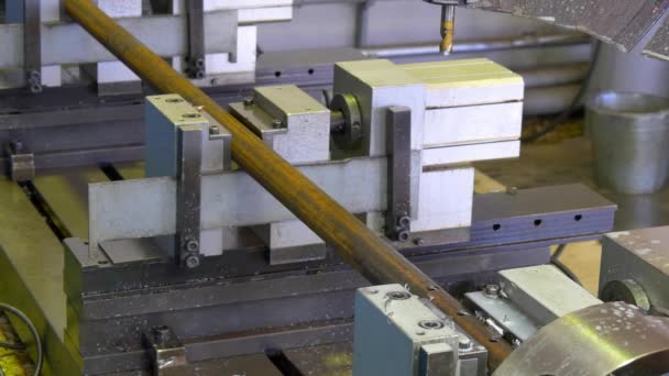 工业数控机床上钻孔金属铁的制造. — 图库视频影像