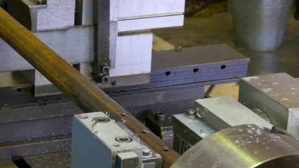 工业数控机床上钻孔金属铁的制造. — 图库视频影像