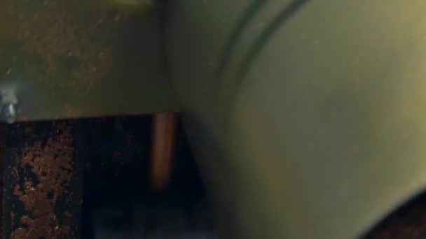 Bockning och skära av koppar metallrör rör på industrimaskin. — Stockvideo