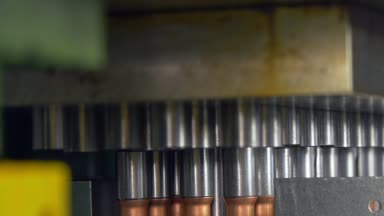 Endüstriyel Cnc makine üzerinde metal bakır boru imalatı.