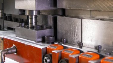 Kesme delik delikli sac sanayi Cnc makine, damgalama.