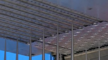 Endüstriyel Cnc makine üzerinde metal radyatör imalatı.