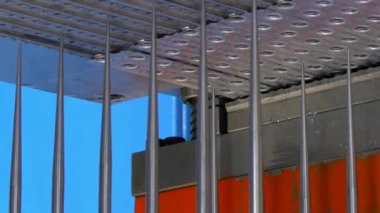 Endüstriyel Cnc makine üzerinde metal radyatör imalatı.
