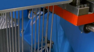 Endüstriyel Cnc makine üzerinde metal radyatör imalatı.