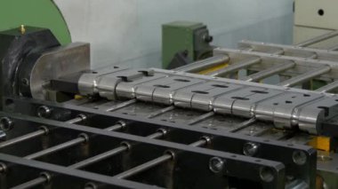 Bakır borular tüpler endüstriyel Cnc makine üzerinde bükme ve metal kesme.